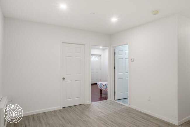 Building Photo - 323 49th St