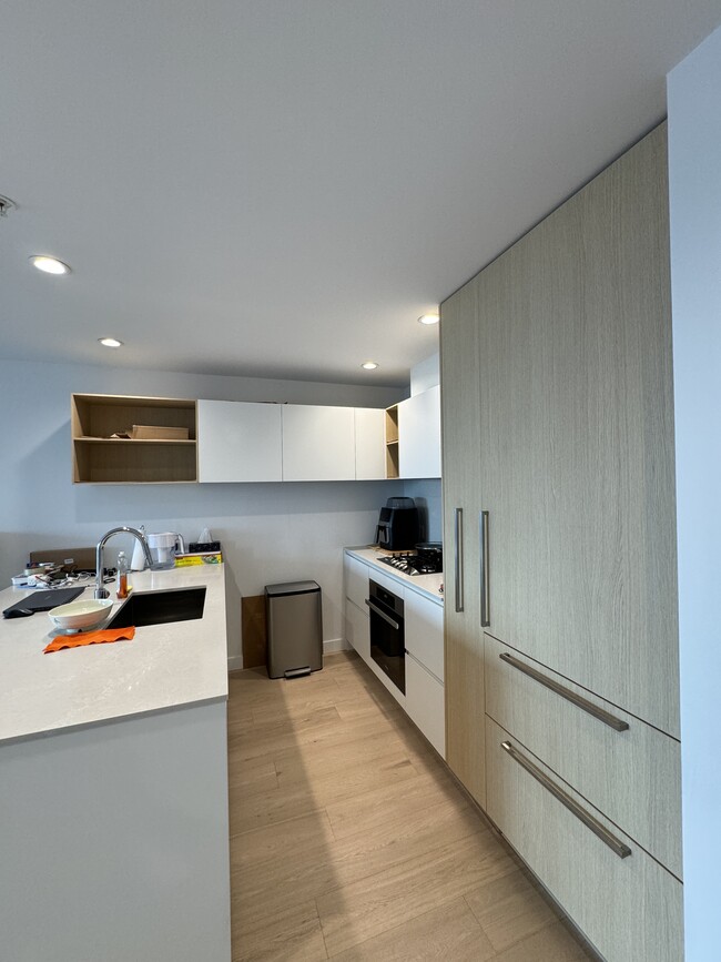 Photo du bâtiment - 6000 Mckay Av