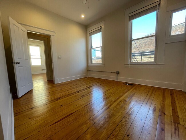 Foto del edificio - 514 E 12th St