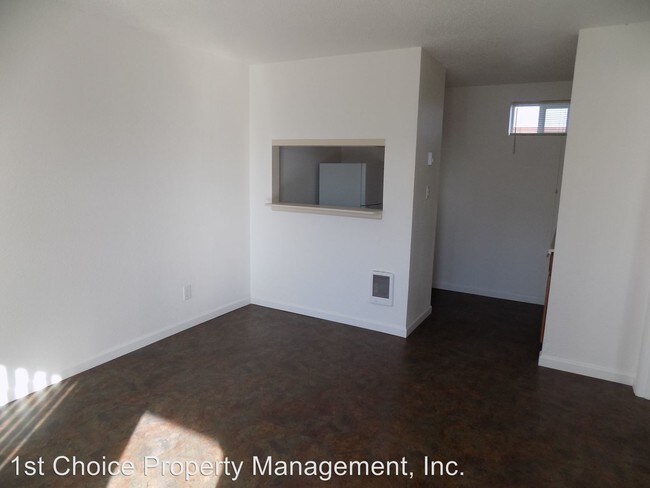 Building Photo - 1131 Walnut Ave