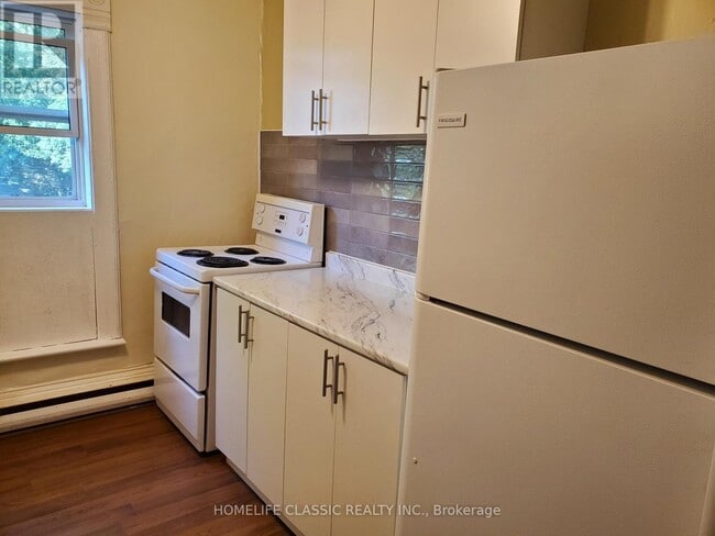 Photo du bâtiment - 396-396 Simcoe St