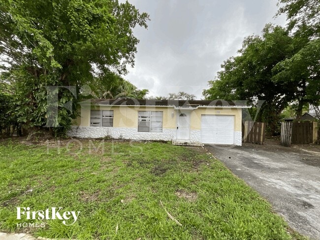 Building Photo - 7820 SW 9th St