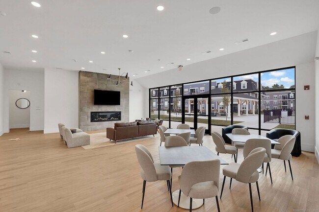 Foto del edificio - 280 Salmon Brook St