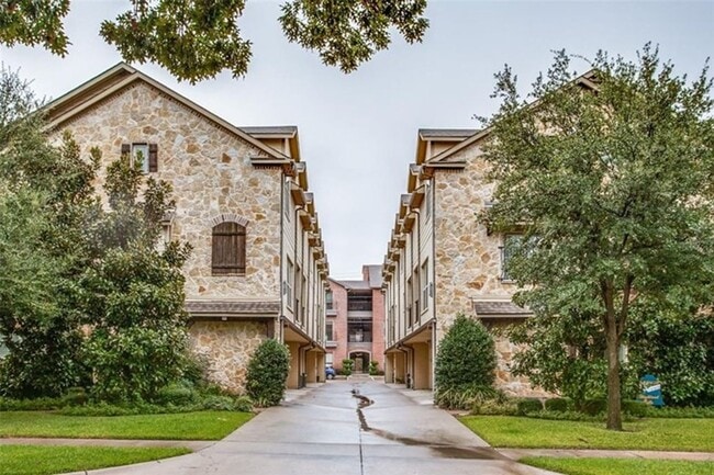 Building Photo - 3 bed 3.1 bath minutes from HPHS