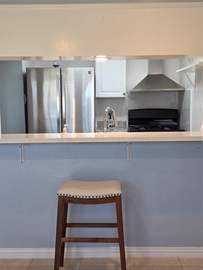 Building Photo - 1016 E Tri Oaks Ln