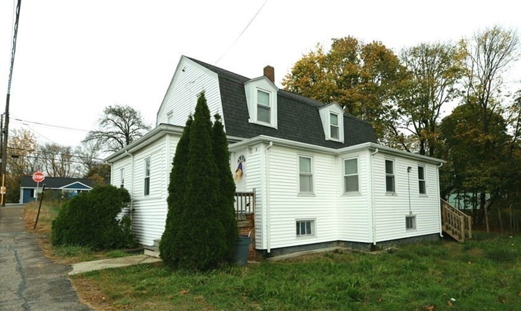 8 Adams St Unit 2, Stoughton, MA 02072 Room for Rent in Stoughton, MA