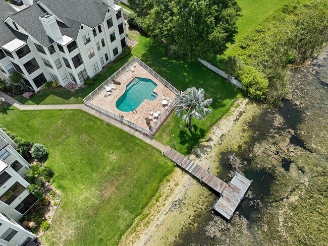 Building Photo - 3127 W Sligh Ave