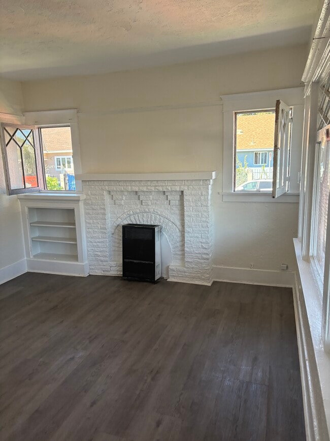 Foto del edificio - 402 E 43rd Pl