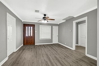 Building Photo - 5518 Sweetbriar St