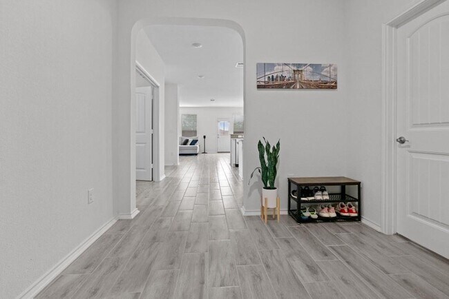 Foto del edificio - 6320 Wagon Spring St