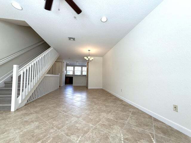 Foto del edificio - 960 Millbrae Ct