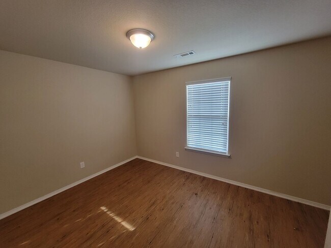 Foto del edificio - 4623 Colfax Loop
