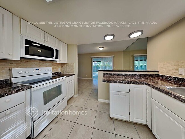 Foto del edificio - 819 Sunridge Point Dr