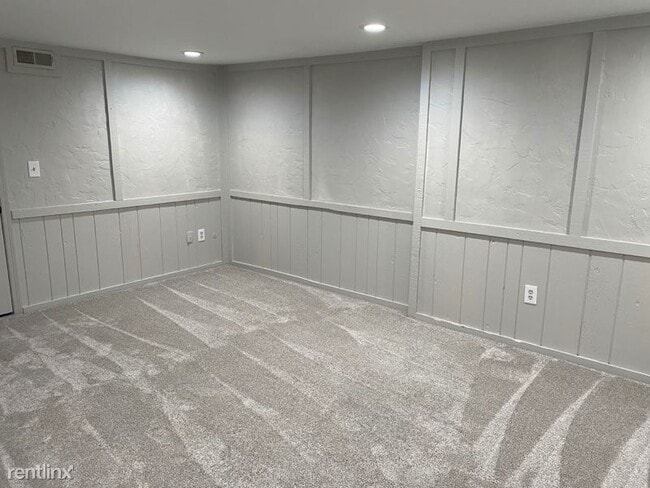 Building Photo - 2 br, 1.5 bath Townhome - 5122 Dalmeny Ct