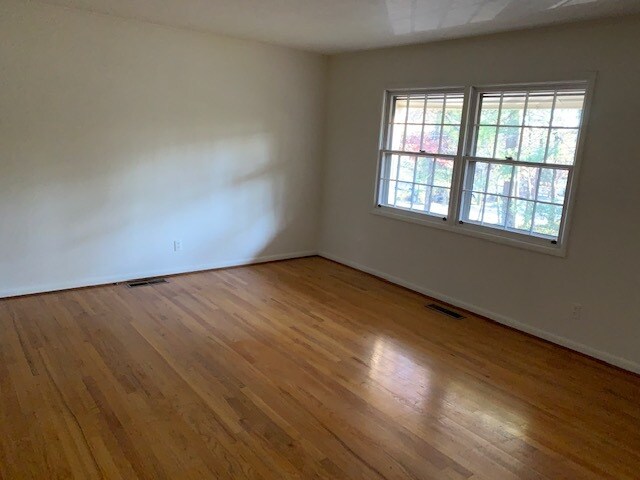 Building Photo - 129 W Blythe Cir