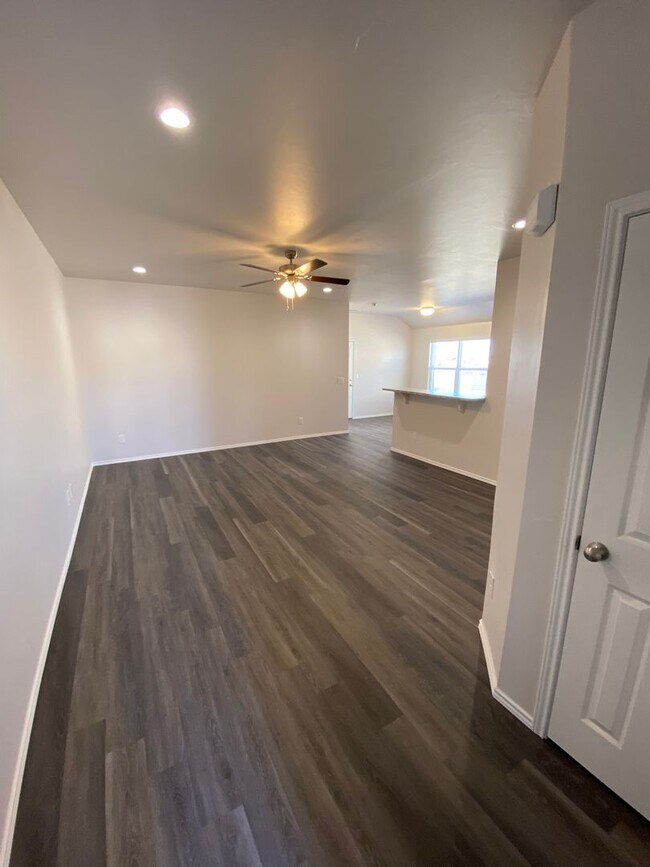 Foto del edificio - Three Bedroom | Two Bathroom Home in Yukon