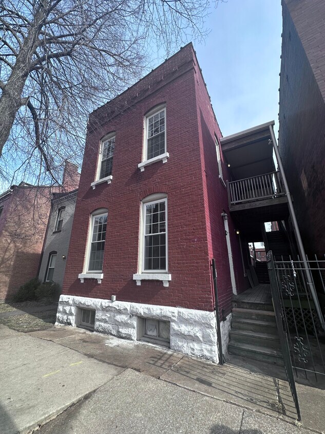 2422 McNair Ave, Saint Louis, MO 63104 Apartments in Saint Louis, MO