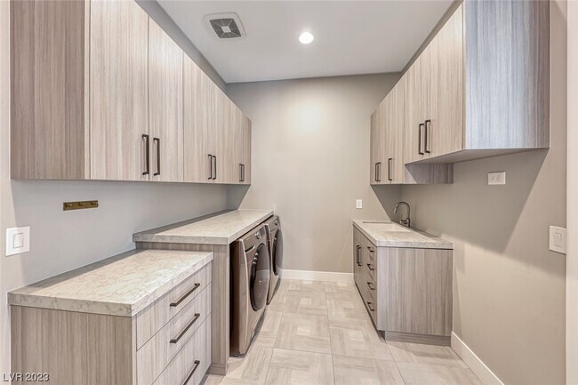 Building Photo - 11049 Black Fire Opal Dr