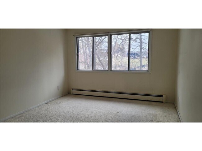 Building Photo - 205 Barry Ave S