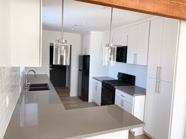 Foto del edificio - 14859 Chatsworth Dr