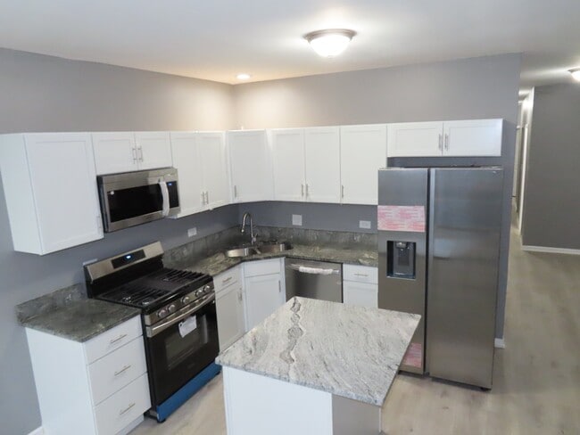 Photo - 951 W 51st St Apartment