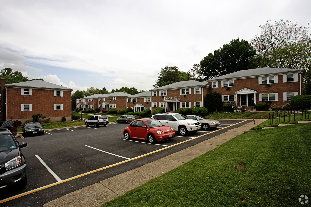 Primary Photo - Milford Arms Apartments