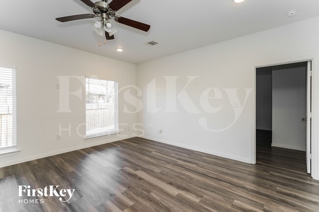 Foto del edificio - 7308 Parkside Pl Dr