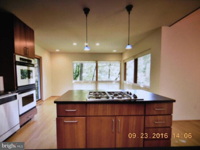 Foto del edificio - 8 Azalea Ln