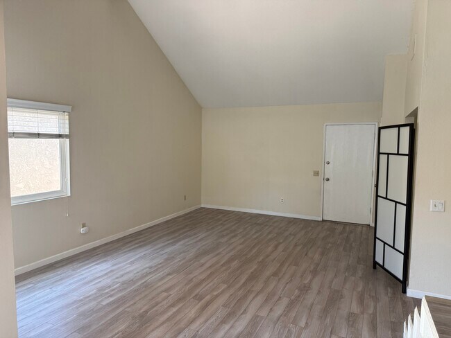 Foto del edificio - 1612 Carmel Cir E