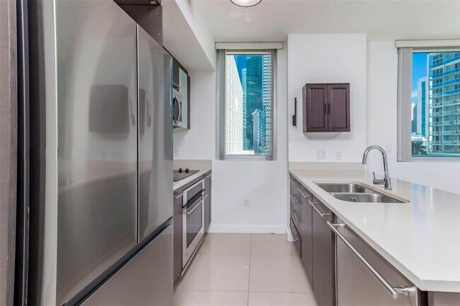 Building Photo - 500 Brickell Ave