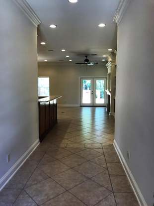 Foto del edificio - 279 Rivercrest Cir