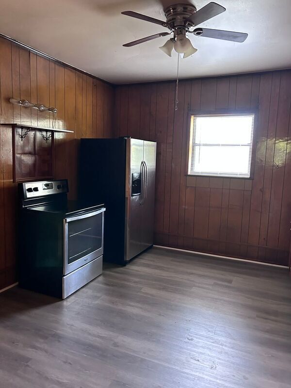 Building Photo - 532 55th St