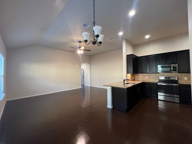 Building Photo - 3/2 Duplex in New Braunfels, TX