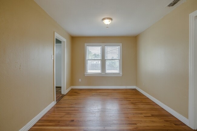Building Photo - Pre-Leasing for Summer/Fall 2024!