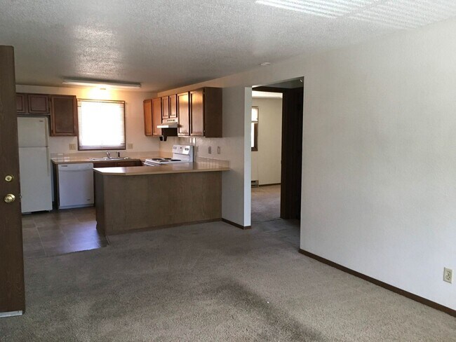 Foto del edificio - 4914-4920 Basswood Drive
