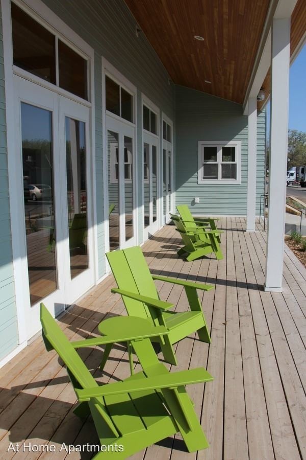 Foto del edificio - 4495 Lake Ave S