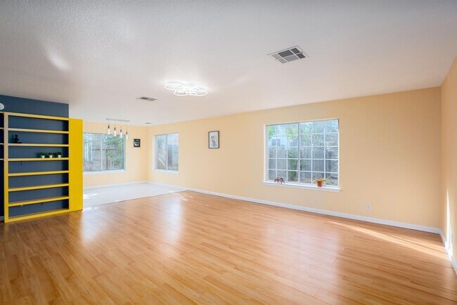 Building Photo - 20802 Pacers Gait Ln