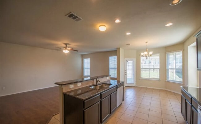 Building Photo - 3403 Cricklewood Dr