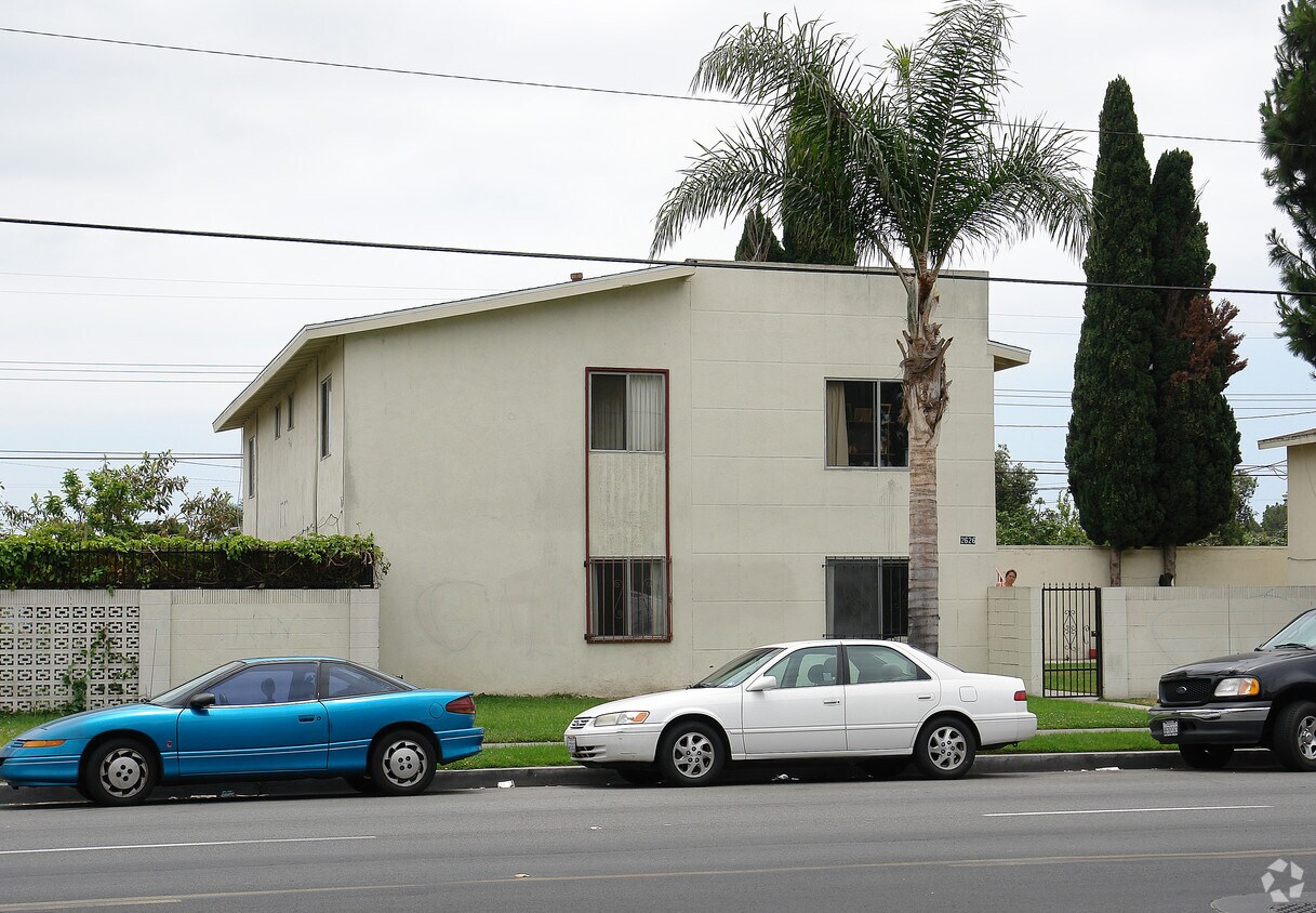 Building Photo - 2626 Mcfadden Ave