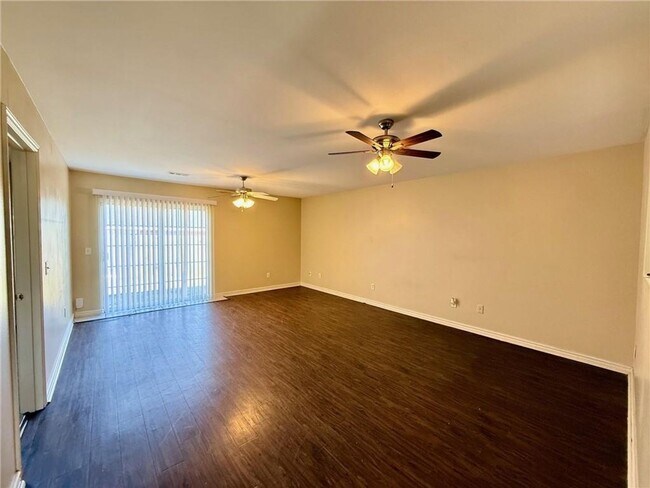Foto del edificio - 335-335 Graystone Cir
