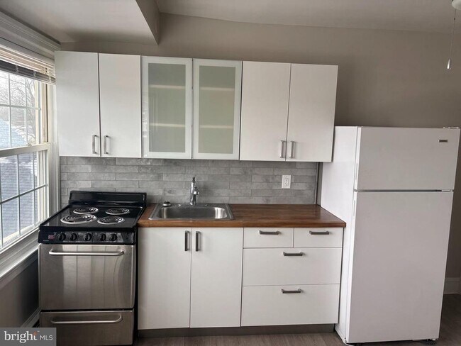 Foto del edificio - 3 E Baltimore Ave