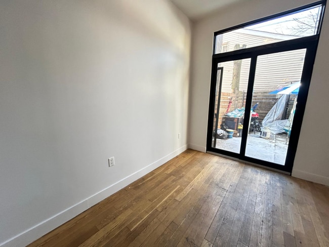 Building Photo - 398 Crescent St.