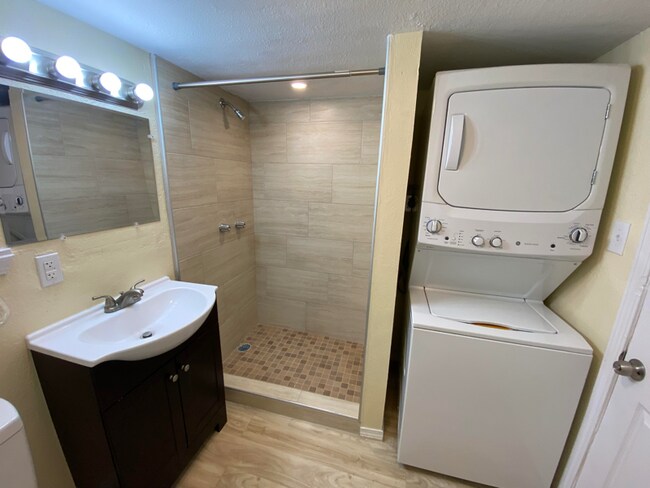 Foto del edificio - 2221 Gold Ave