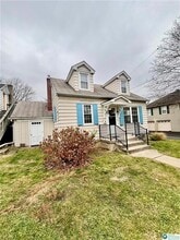 Building Photo - 221 E Chestnut St