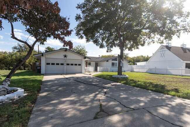 Building Photo - BEAUTIFULLY REMODELED SINGLE STORY 4 BEDRO...