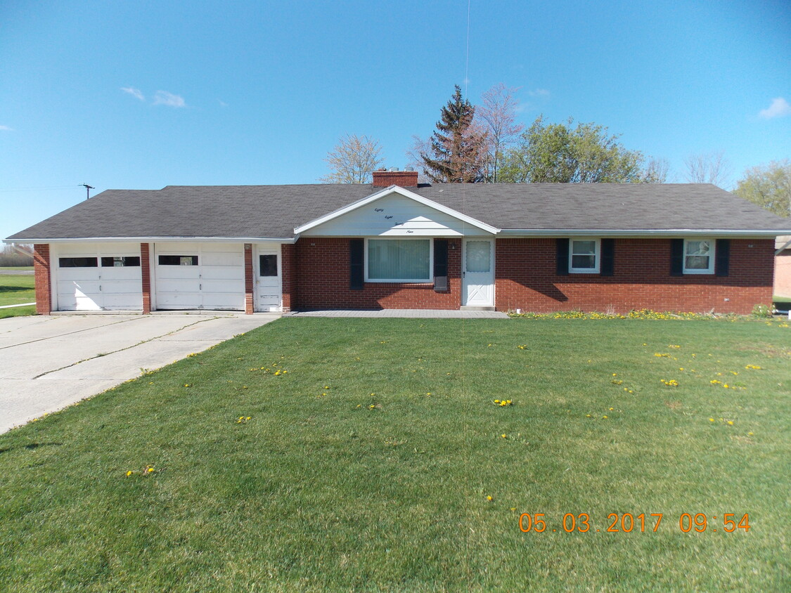 Primary Photo - 8829 Willow St