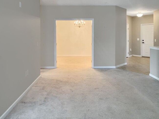 Building Photo - Beautiful & Spacious 2 Bedroom, 2 Bathroom...