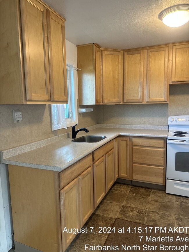 Building Photo - Charming 1 bedroom apt in quiet complex! T...