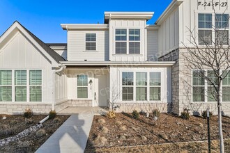 Building Photo - 3045 E Trilby Rd