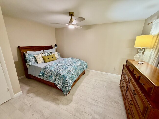 Foto del edificio - 220 Park Blvd N